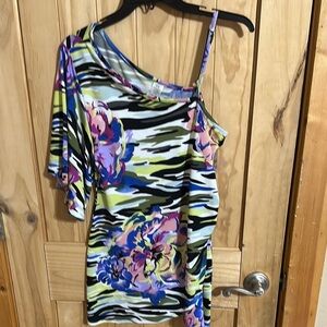 AVON Off One Shoulder Floral Asymmetrical Women's Top